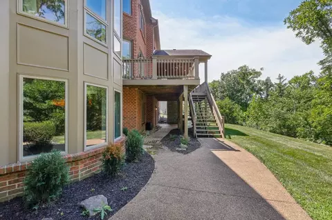 Exterior - 1080 River Forest Dr, Hamilton Township, OH 45039 photo 8 of 10