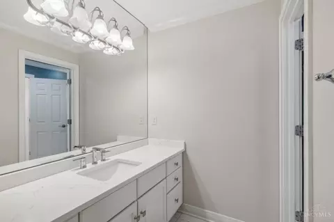 Bath - 1080 River Forest Dr, Hamilton Township, OH 45039 photo 5 of 7