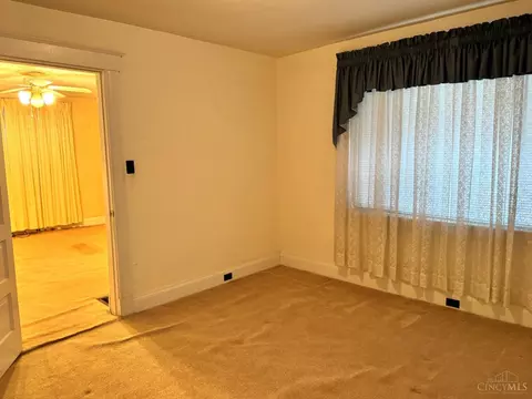 Bedroom - 892 Beech Ave, Cincinnati, OH 45205 photo 5 of 6
