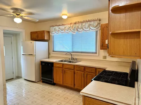 Kitchen - 892 Beech Ave, Cincinnati, OH 45205 photo 1 of 3