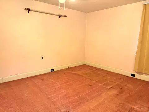 Bedroom - 892 Beech Ave, Cincinnati, OH 45205 photo 2 of 6