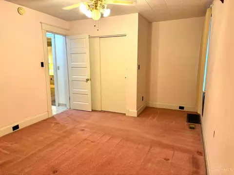 Bedroom - 892 Beech Ave, Cincinnati, OH 45205 photo 1 of 6