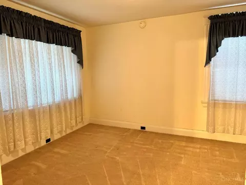 Bedroom - 892 Beech Ave, Cincinnati, OH 45205 photo 4 of 6