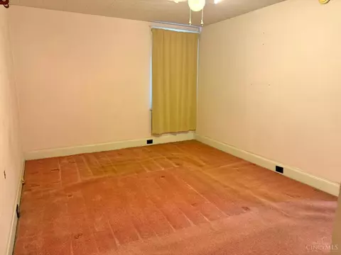 Bedroom - 892 Beech Ave, Cincinnati, OH 45205 photo 3 of 6