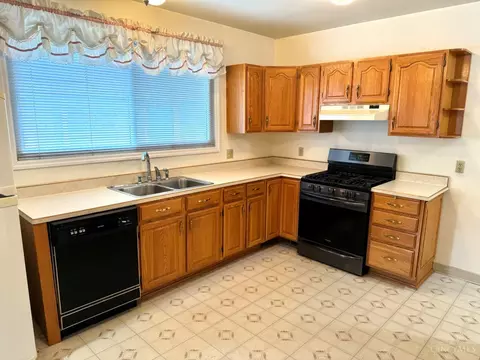 Kitchen - 892 Beech Ave, Cincinnati, OH 45205 photo 3 of 3