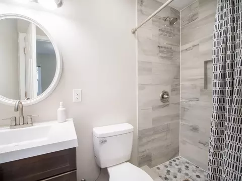 Bath - 1009 Lindale Ct, Lincoln Heights, OH 45215 photo 2 of 2