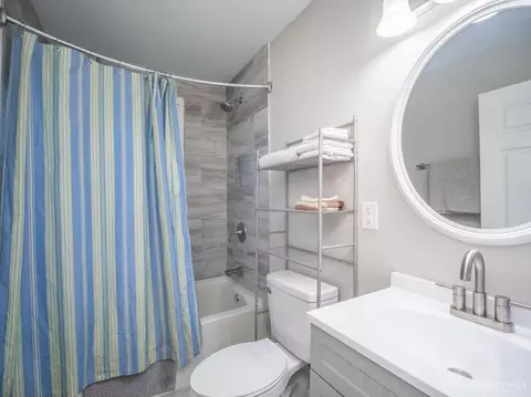 Bath - 1009 Lindale Ct, Lincoln Heights, OH 45215 photo 1 of 2