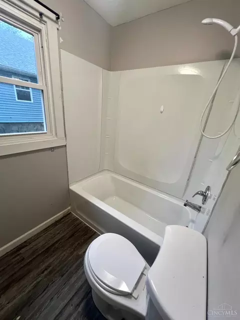 Bath - 6820 Maple Dr, Franklin, OH 45005 photo 1 of 1