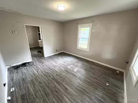 Living - 6820 Maple Dr, Franklin, OH 45005 photo 2 of 2