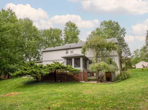 Exterior - 2335 Bretton Dr, Cincinnati, OH 45244 photo 7 of 9