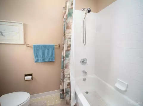 Bath - 2335 Bretton Dr, Cincinnati, OH 45244 photo 3 of 3