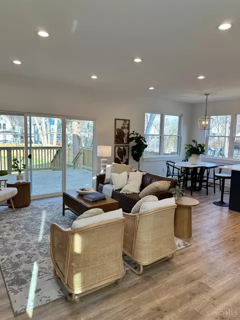 Living - 5405 Whetsel Ave, Cincinnati, OH 45227 photo 2 of 3
