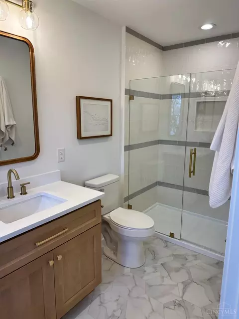 Bath - 5405 Whetsel Ave, Cincinnati, OH 45227 photo 2 of 4