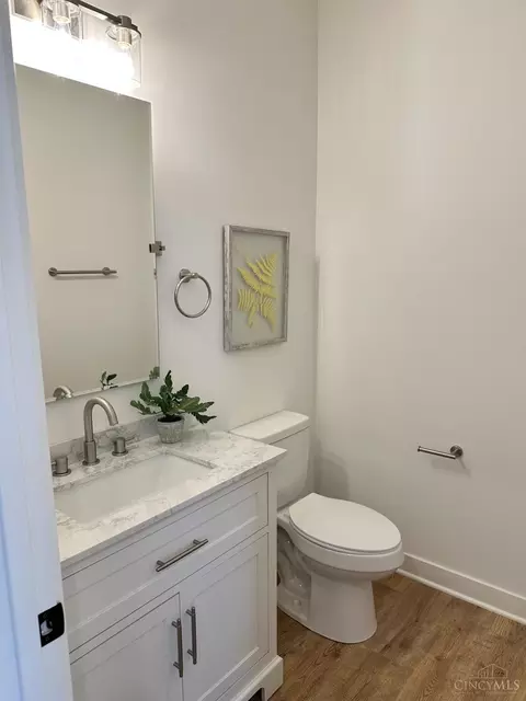 Bath - 5405 Whetsel Ave, Cincinnati, OH 45227 photo 1 of 4