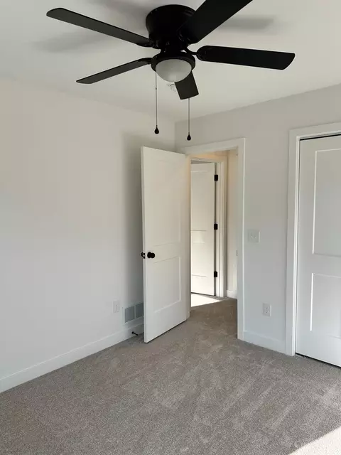 Bedroom - 5405 Whetsel Ave, Cincinnati, OH 45227 photo 2 of 3