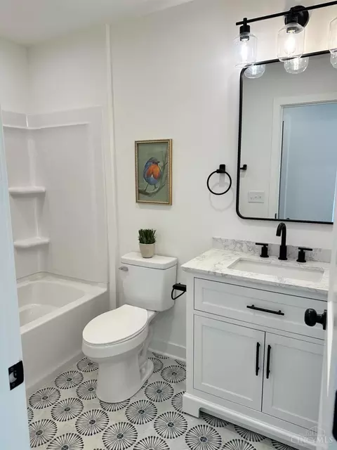 Bath - 5405 Whetsel Ave, Cincinnati, OH 45227 photo 3 of 4