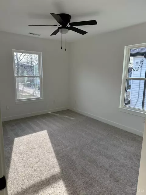 Bedroom - 5405 Whetsel Ave, Cincinnati, OH 45227 photo 3 of 3