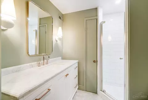 Bath - 7635 Forest Rd, Cincinnati, OH 45230 photo 2 of 5