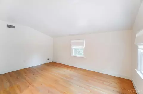 Bedroom - 7635 Forest Rd, Cincinnati, OH 45230 photo 1 of 5