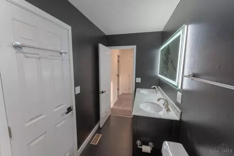 Bath - 1004 John St, Cincinnati, OH 45203 photo 2 of 3