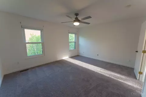 Bedroom - 1004 John St, Cincinnati, OH 45203 photo 5 of 7