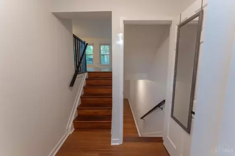 Entry Way - 1004 John St, Cincinnati, OH 45203 photo 2 of 4