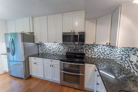 Kitchen - 1004 John St, Cincinnati, OH 45203 photo 2 of 3