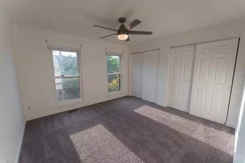 Bedroom - 1004 John St, Cincinnati, OH 45203 photo 4 of 7