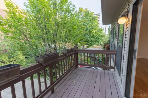 Exterior - 1004 John St, Cincinnati, OH 45203 photo 2 of 3