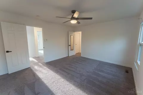 Bedroom - 1004 John St, Cincinnati, OH 45203 photo 6 of 7