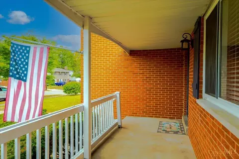 1272 Meadowbright Ln, Cincinnati, OH 45230 photo 3