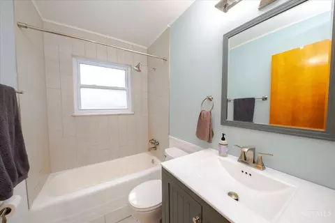 1272 Meadowbright Ln, Cincinnati, OH 45230 photo 9