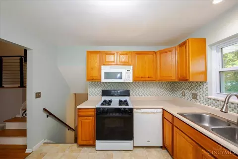 1272 Meadowbright Ln, Cincinnati, OH 45230 photo 10