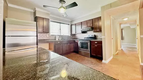 Kitchen - 8570 Comet Ct, Cincinnati, OH 45231 photo 2 of 2