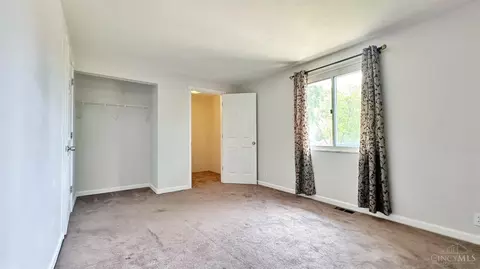 Bedroom - 8570 Comet Ct, Cincinnati, OH 45231 photo 5 of 6