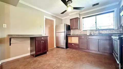 Kitchen - 8570 Comet Ct, Cincinnati, OH 45231 photo 1 of 2