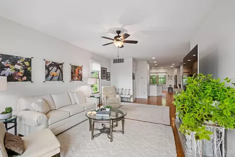 Living - 320 Baum St, Cincinnati, OH 45202 photo 1 of 2
