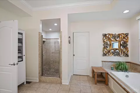 Bath - 320 Baum St, Cincinnati, OH 45202 photo 2 of 3