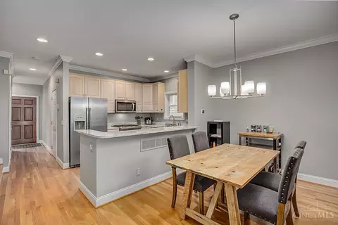 Dining - 480 Stanley Ave, Cincinnati, OH 45226 photo 1 of 2