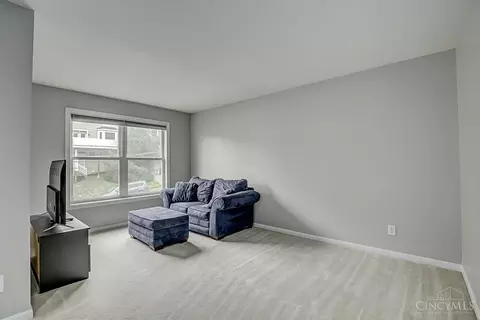 Living - 480 Stanley Ave, Cincinnati, OH 45226 photo 3 of 5