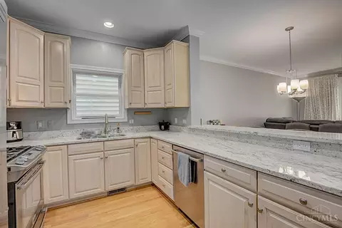 Kitchen - 480 Stanley Ave, Cincinnati, OH 45226 photo 1 of 2