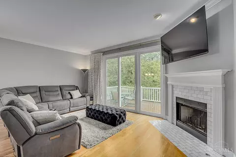 Living - 480 Stanley Ave, Cincinnati, OH 45226 photo 2 of 5