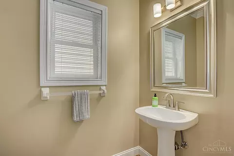 Bath - 480 Stanley Ave, Cincinnati, OH 45226 photo 1 of 4