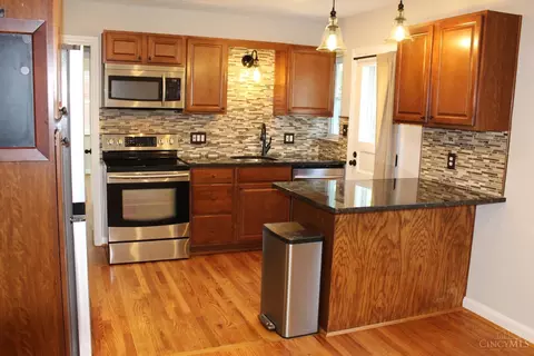 1445 Burney Ln, Cincinnati, OH 45230 photo 3