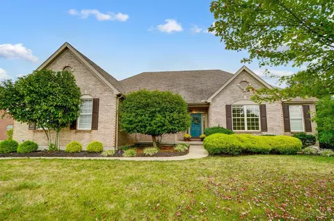 7774 Plantation Dr, Mason, OH 45040
