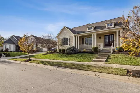 104 Carruthers Pond Dr, Glendale, OH 45246