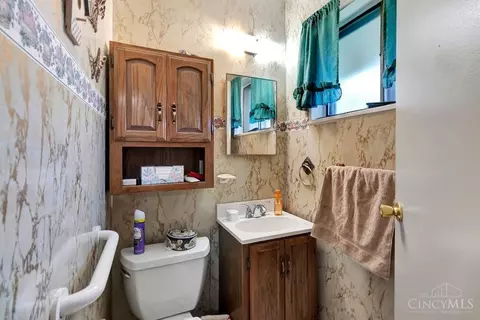 8895 Balboa Dr, Cincinnati, OH 45231 photo 23