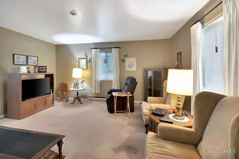 8895 Balboa Dr, Cincinnati, OH 45231 photo 5