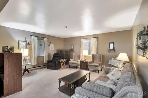 8895 Balboa Dr, Cincinnati, OH 45231 photo 2