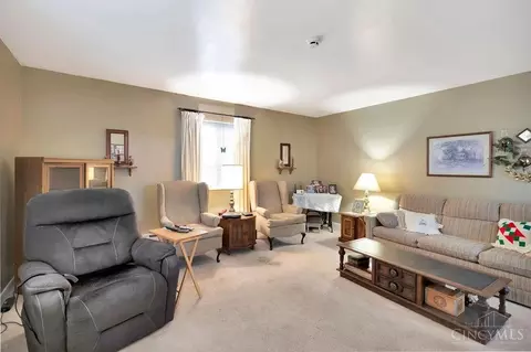 8895 Balboa Dr, Cincinnati, OH 45231 photo 4